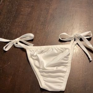 White medium NWOT bottoms